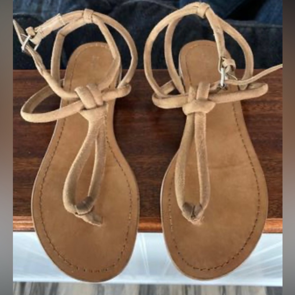 Beige woman’s summer sandals size 7 1/2
